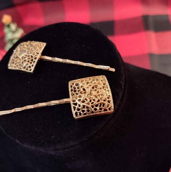 SALE Vintage Floral Design Gold Unique Hair Accessory Bobby pins - Picture 4 of 7